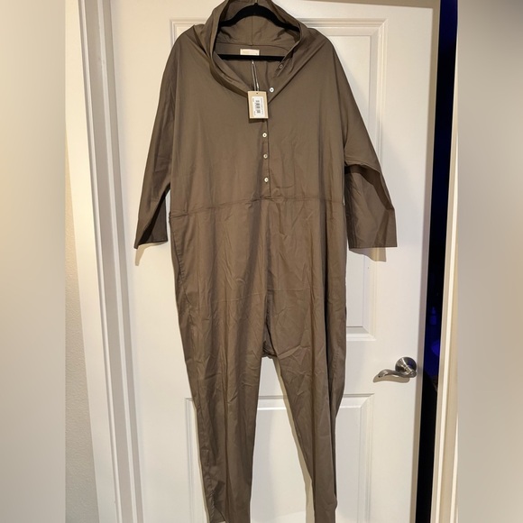 NEW TKEES Poplin Jumpsuit Oversized Cotton Button Up Khaki Green Size 5 (XL) NW - Picture 4 of 9